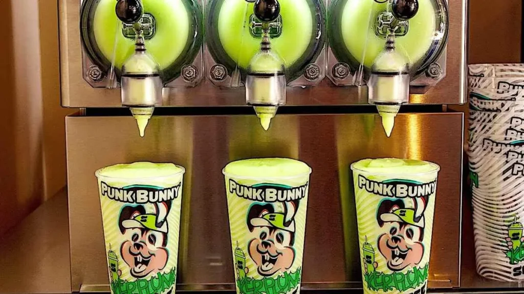 8+ Sip Into Summer Drinks + Treats you need to try 3 7elevenpunkbunny