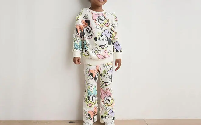 Disneys Minnie Mouse and Daisy Duck Allover Set
