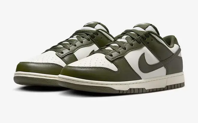 Nike Dunk Low Retro in Green