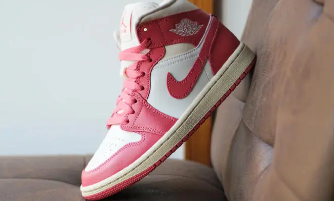 Air Jordan 1 Mid Womens Shoes in Pink