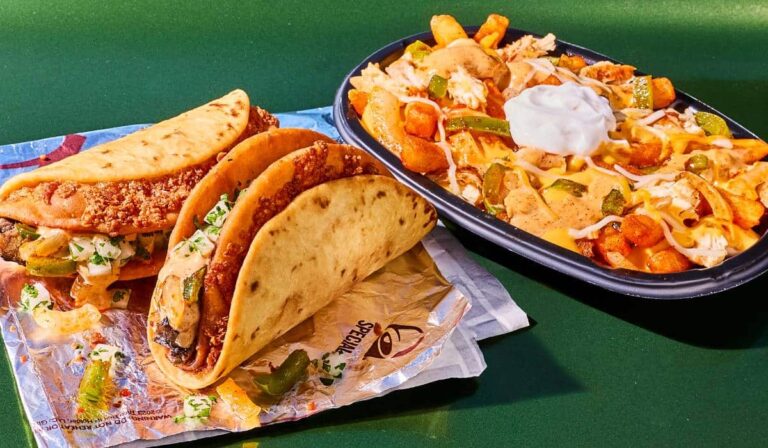 Taco Bell Introduces New Fajita Street Chalupas and Chicken Fajita Nacho Fries