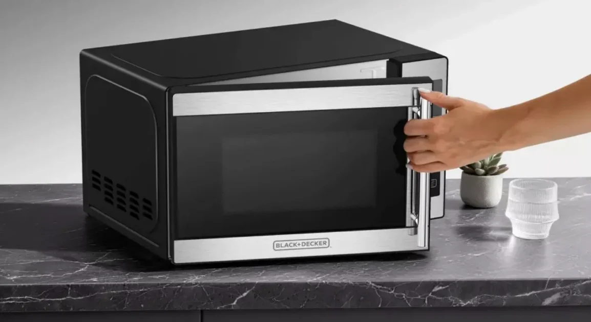 Score a Black+Decker Microwave for Just $49.99 at Target