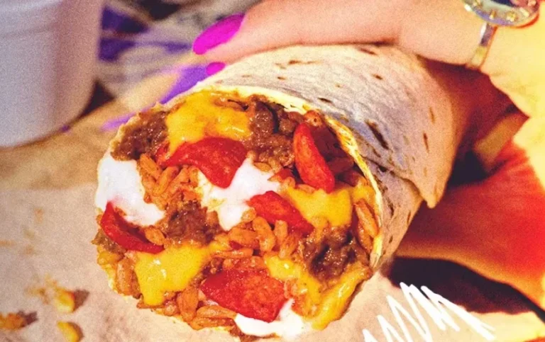 Taco Bell Brings Back the Beefy Crunch Burrito